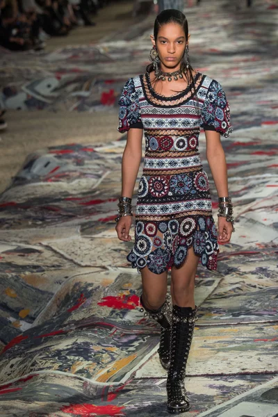 Look 12